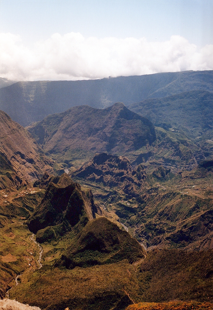 2002 - La Réunion B35 (Cirque de Mafate).jpg